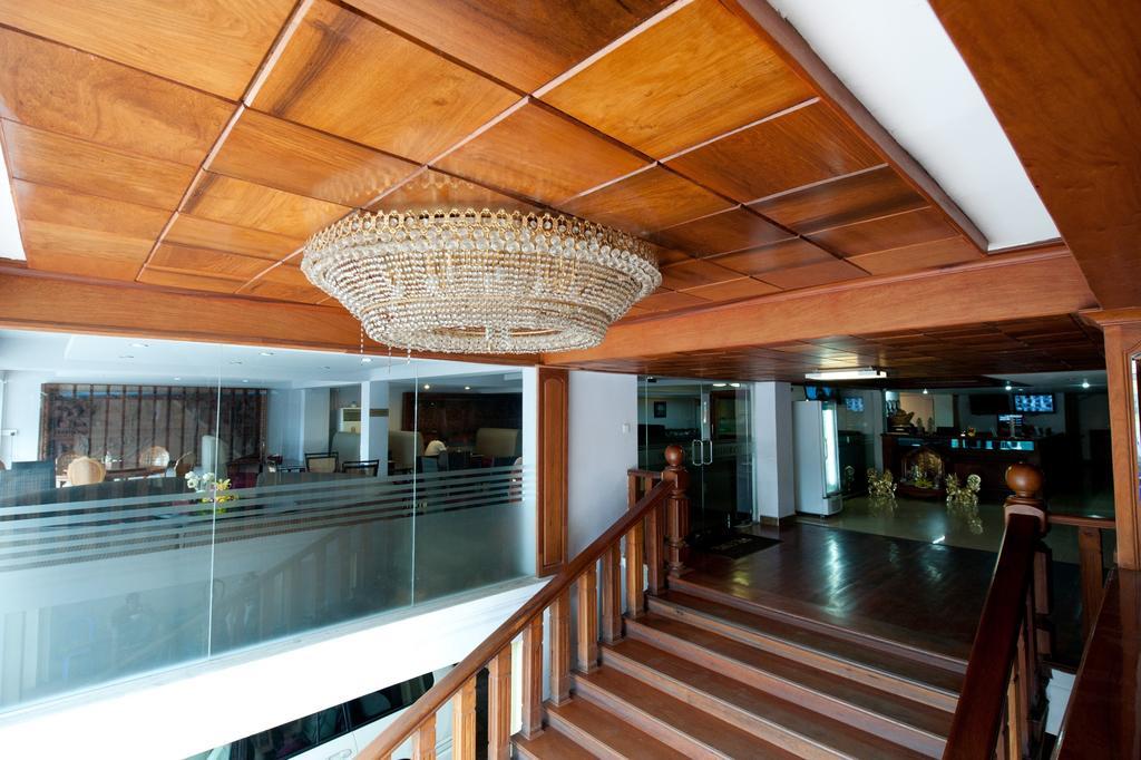 Circuit Hotel & Cafe - Nana Hotel Phnom Penh Exterior foto