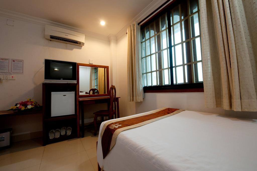 Circuit Hotel & Cafe - Nana Hotel Phnom Penh Quarto foto